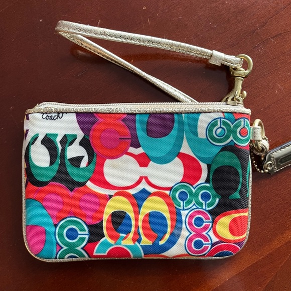 Coach Poppy Wristlet 🌸 - Picture 7 of 7